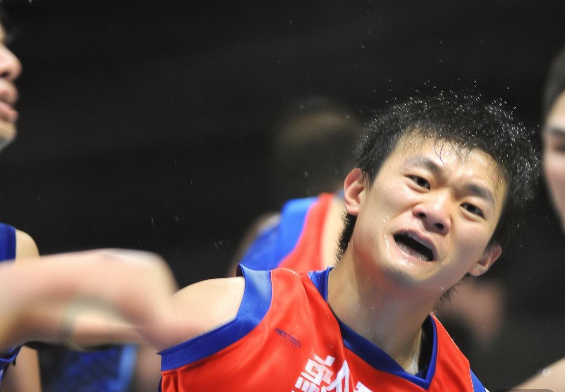 2015年CBA山西福建巅峰对决：激情瞬间与战术解析(图2)