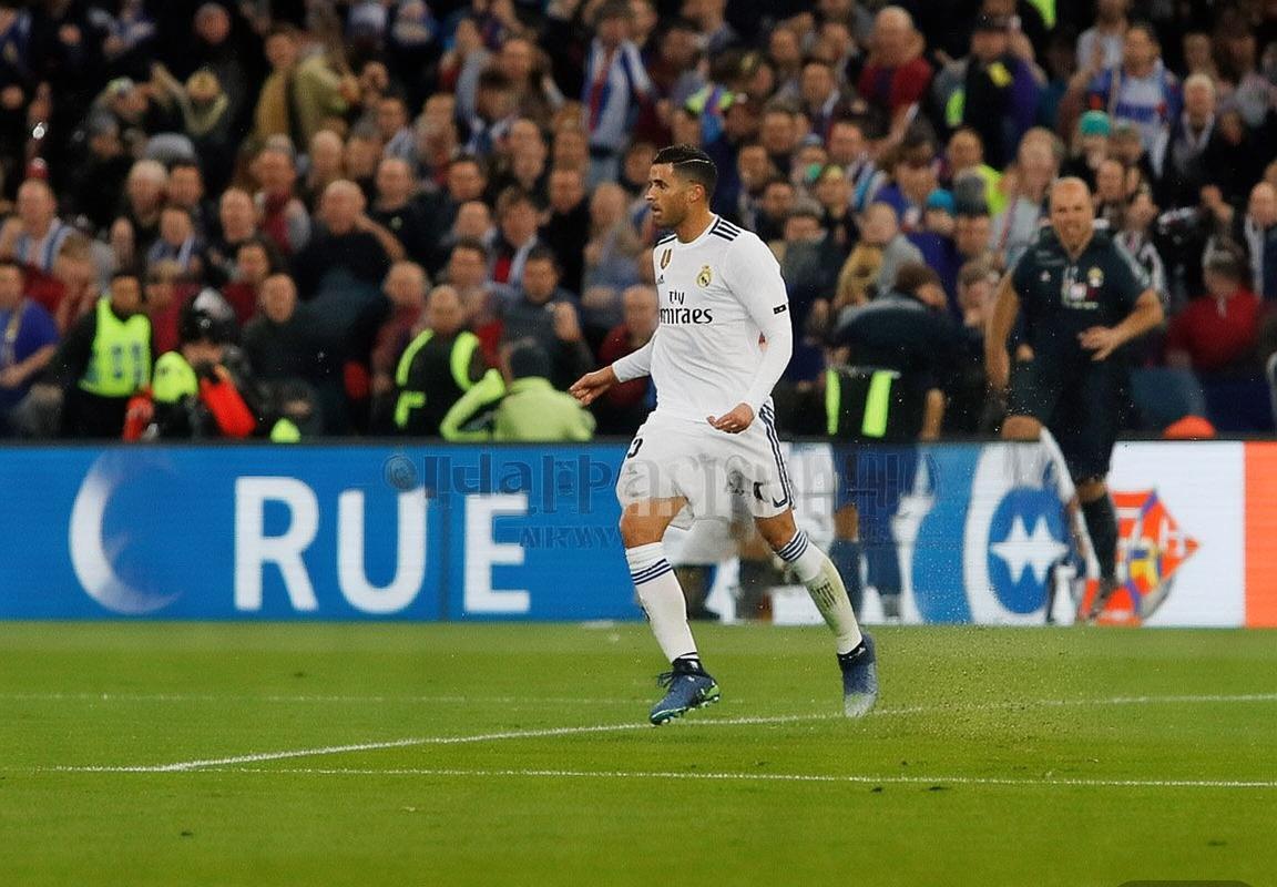 2017国家德比：伯纳乌巅峰对决，C罗梅开二度逆转梅西(图2)