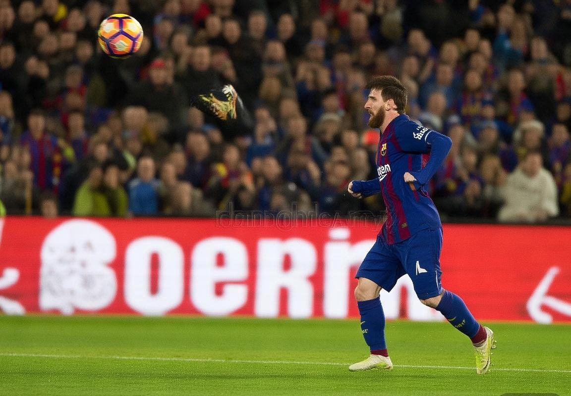 2017国家德比：伯纳乌巅峰对决，C罗梅开二度逆转梅西(图3)